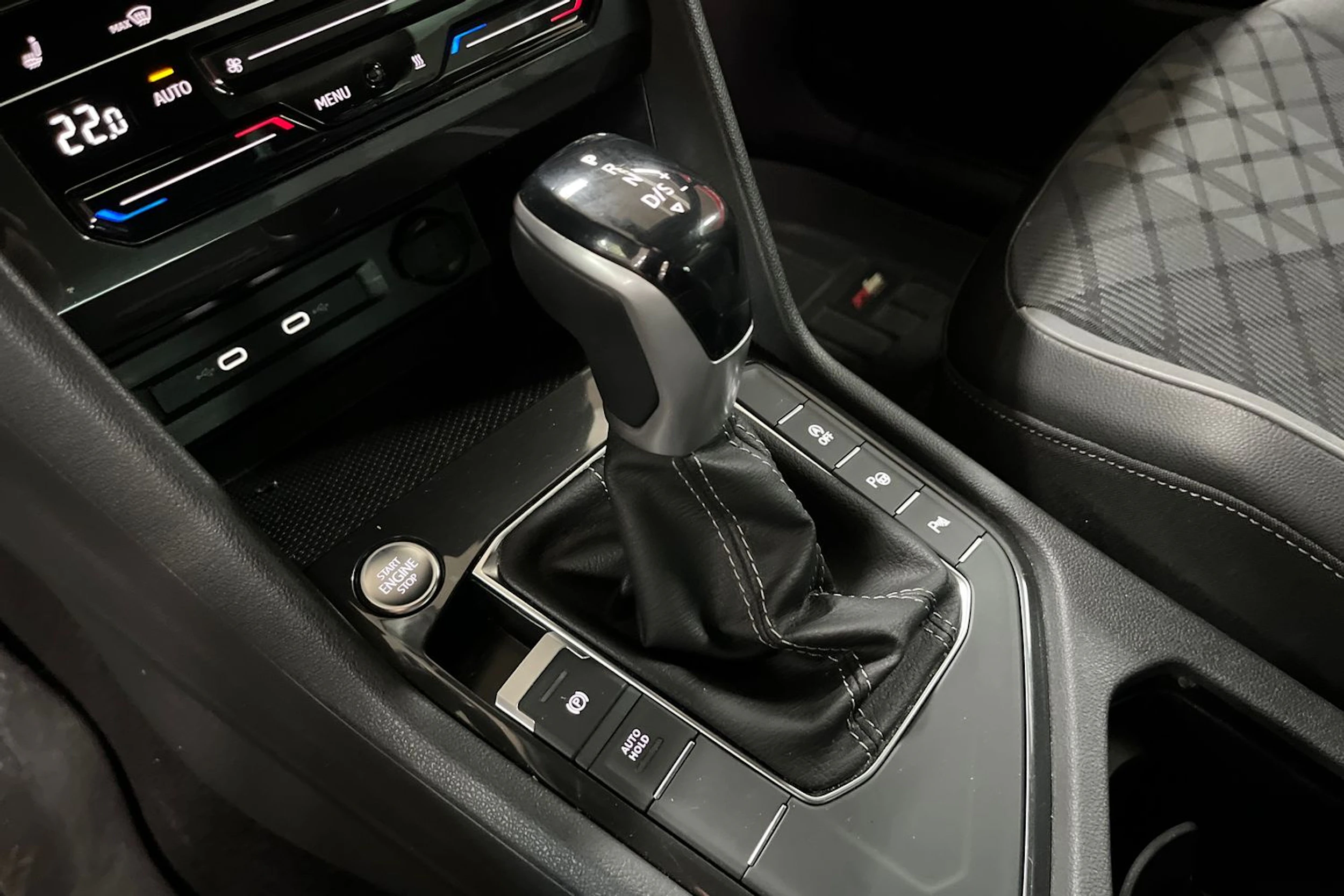 musta Volkswagen Tiguan 2023 kuva 25.