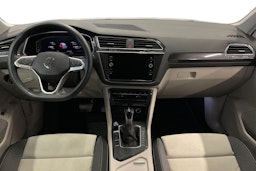 valkoinen Volkswagen Tiguan 2023 kuva 9.