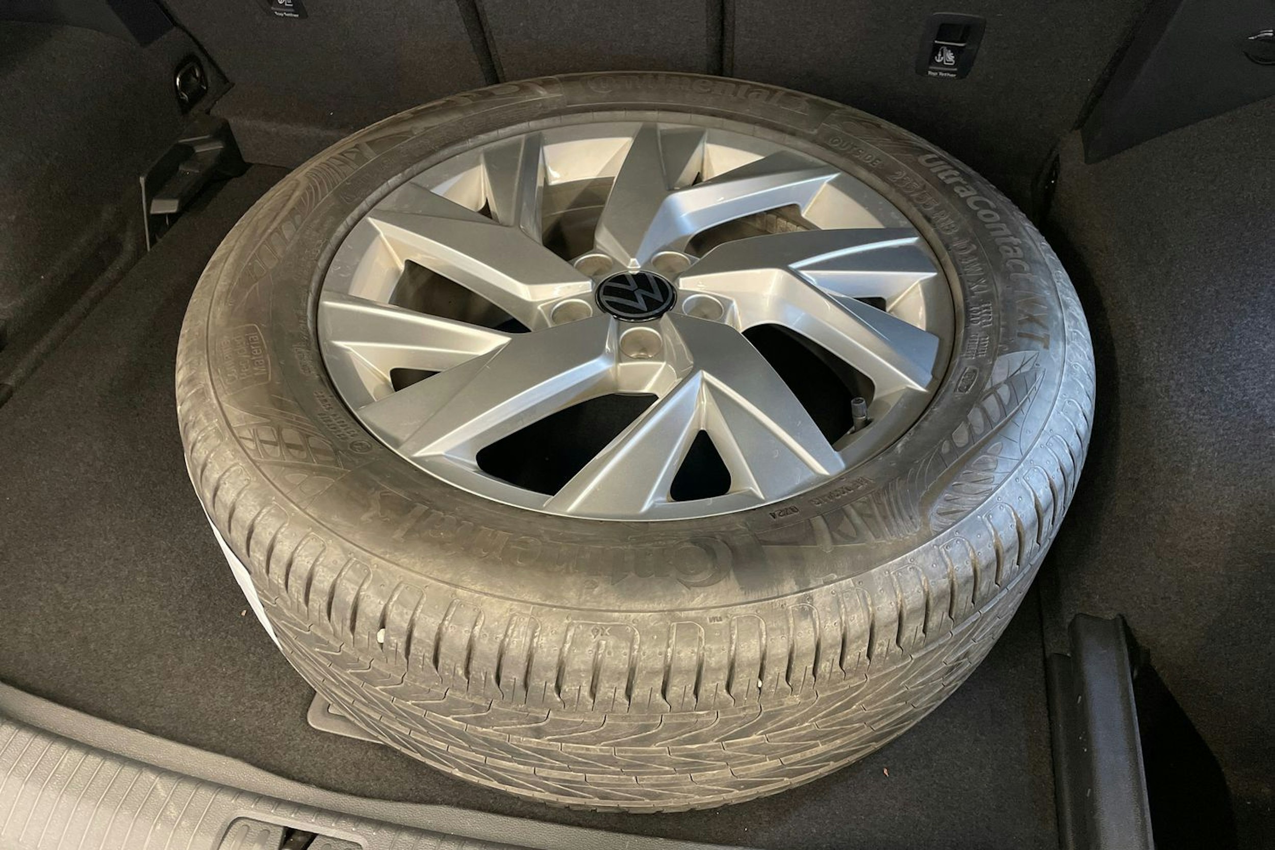 valkoinen Volkswagen Tiguan 2023 kuva 13.