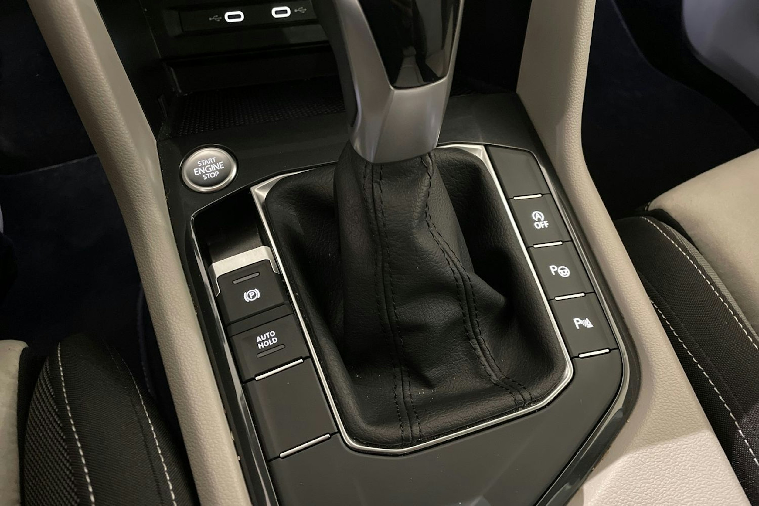 valkoinen Volkswagen Tiguan 2023 kuva 15.