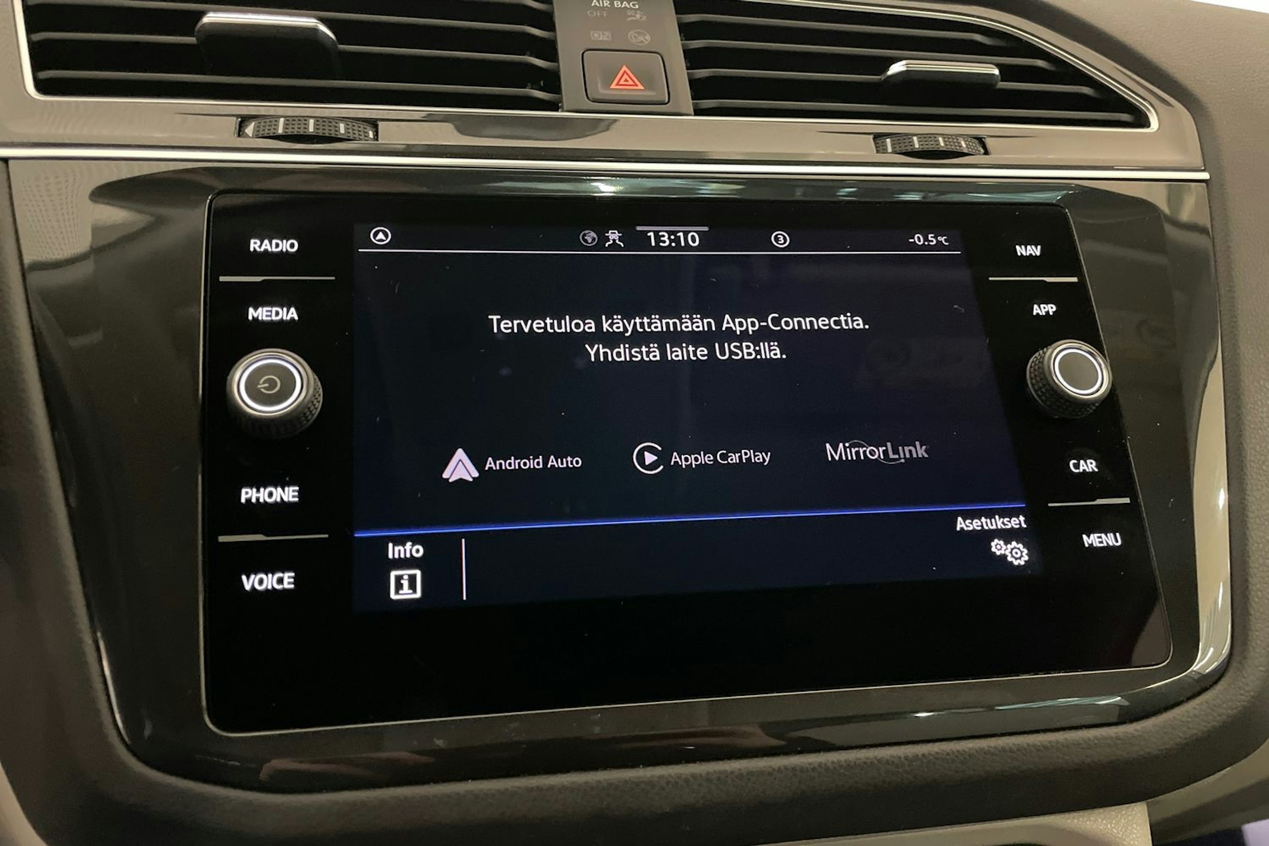 valkoinen Volkswagen Tiguan 2023 kuva 19.