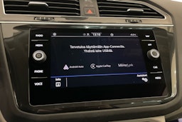 valkoinen Volkswagen Tiguan 2023 kuva 19.