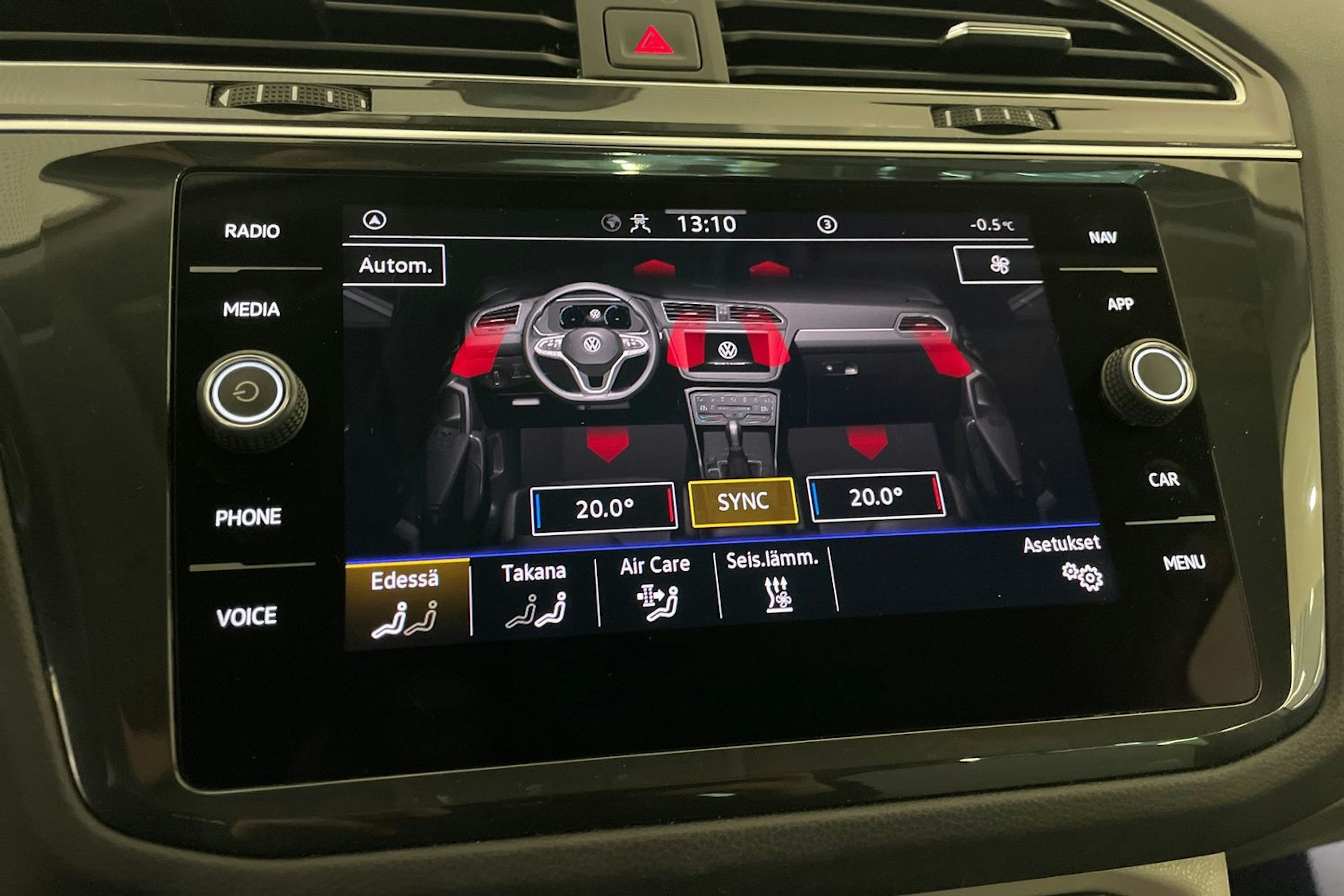 valkoinen Volkswagen Tiguan 2023 kuva 20.