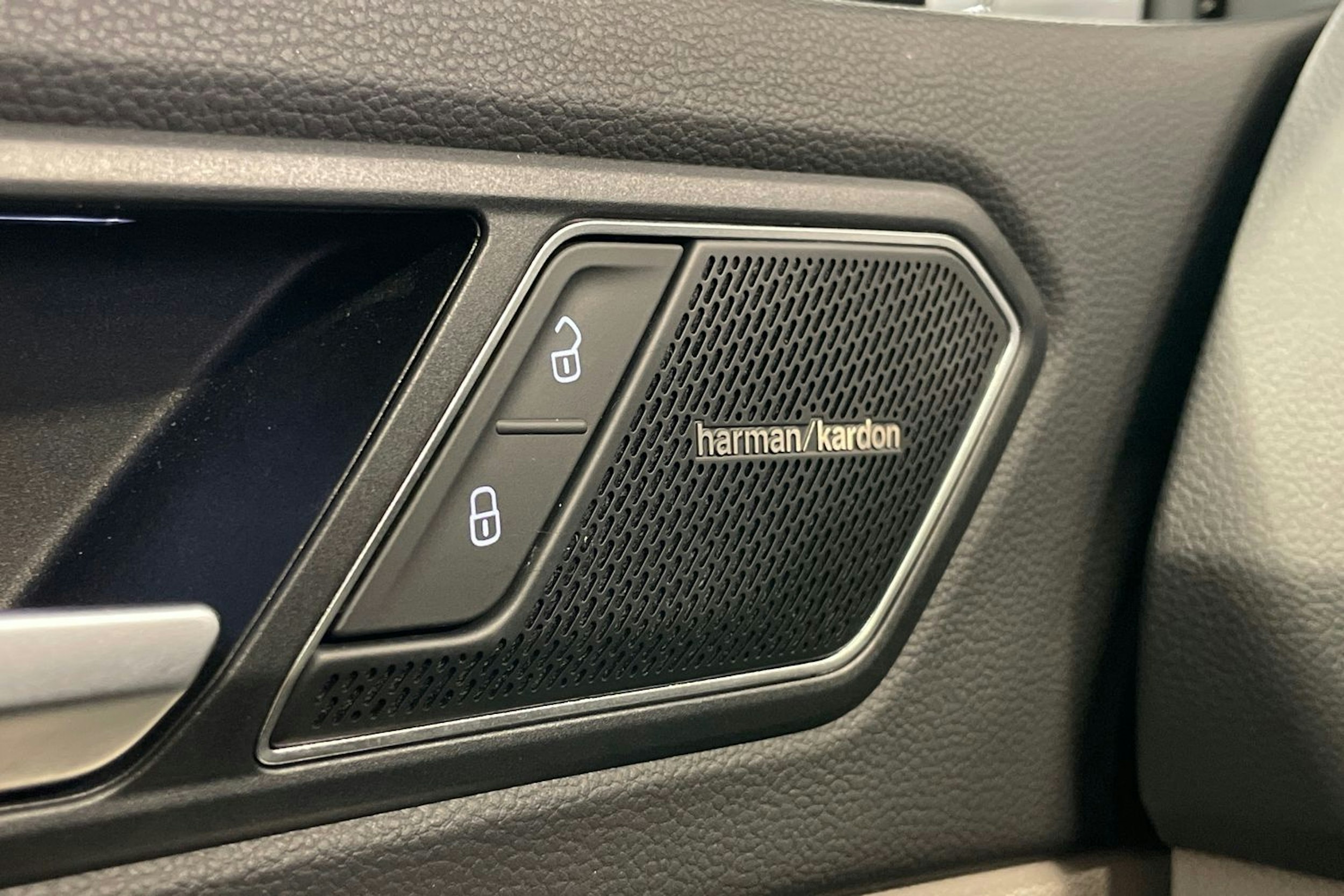 valkoinen Volkswagen Tiguan 2023 kuva 23.