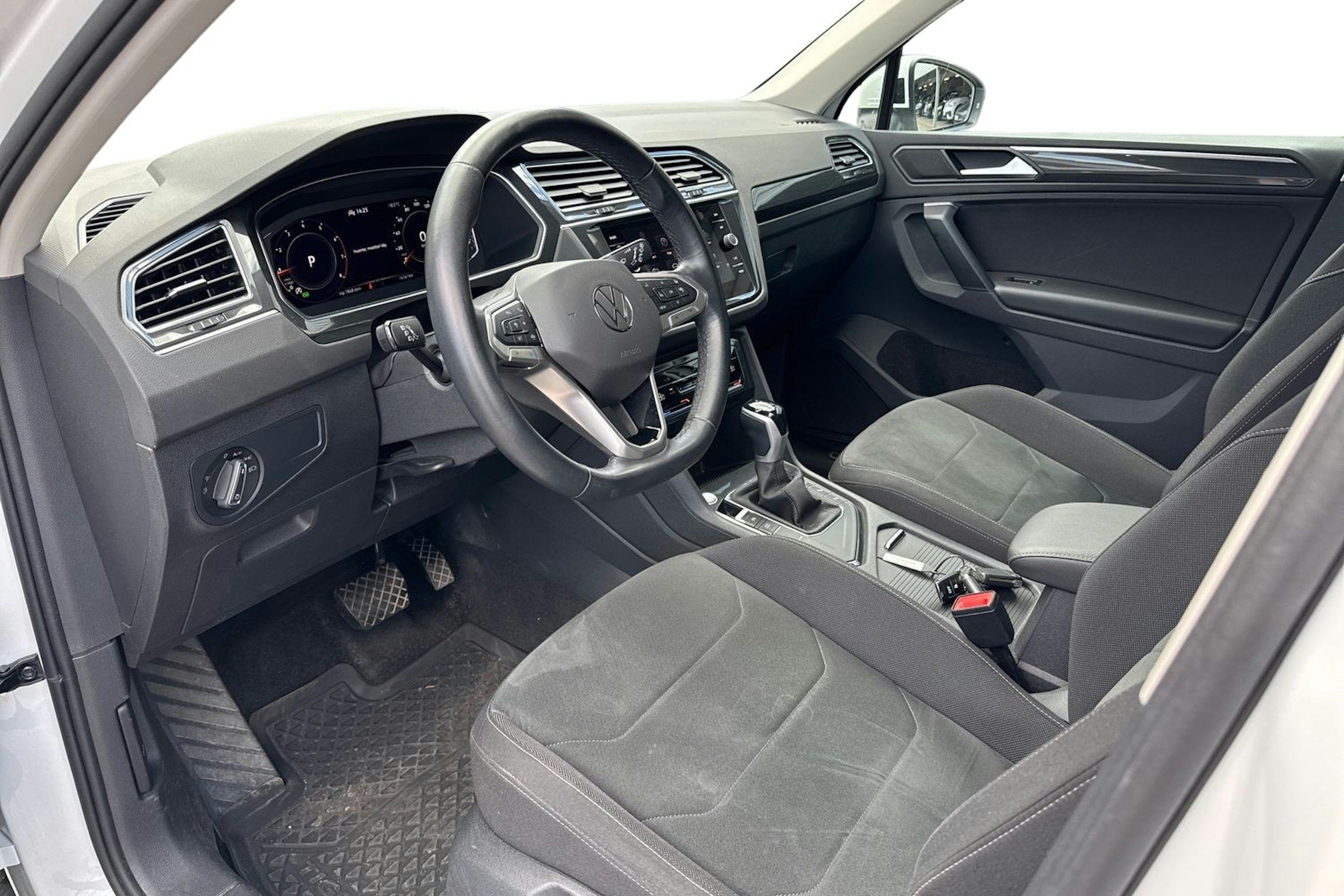 valkoinen Volkswagen Tiguan 2023 kuva 3.