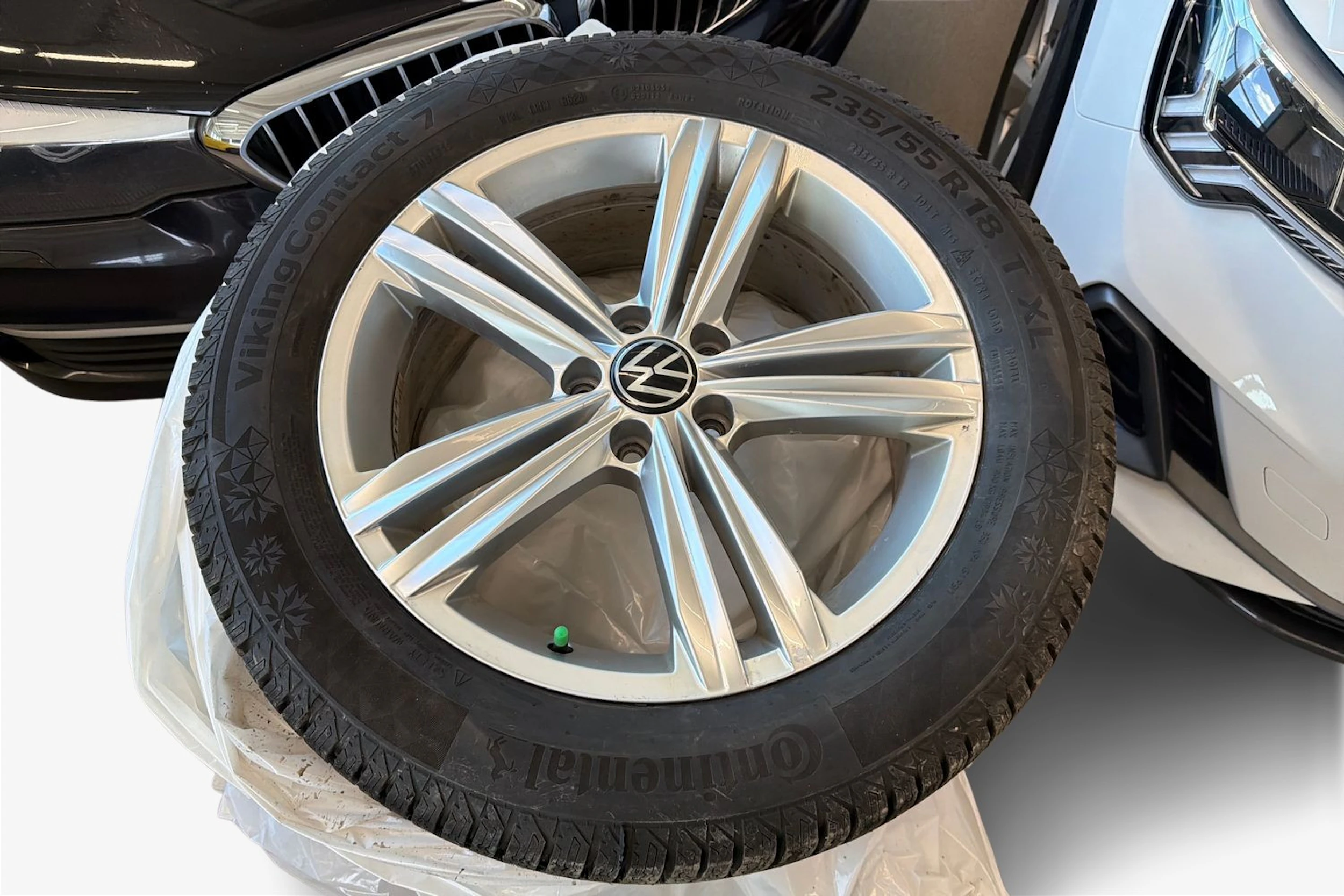 punainen Volkswagen Tiguan 2023 kuva 12.