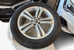 punainen Volkswagen Tiguan 2023 kuva 12.