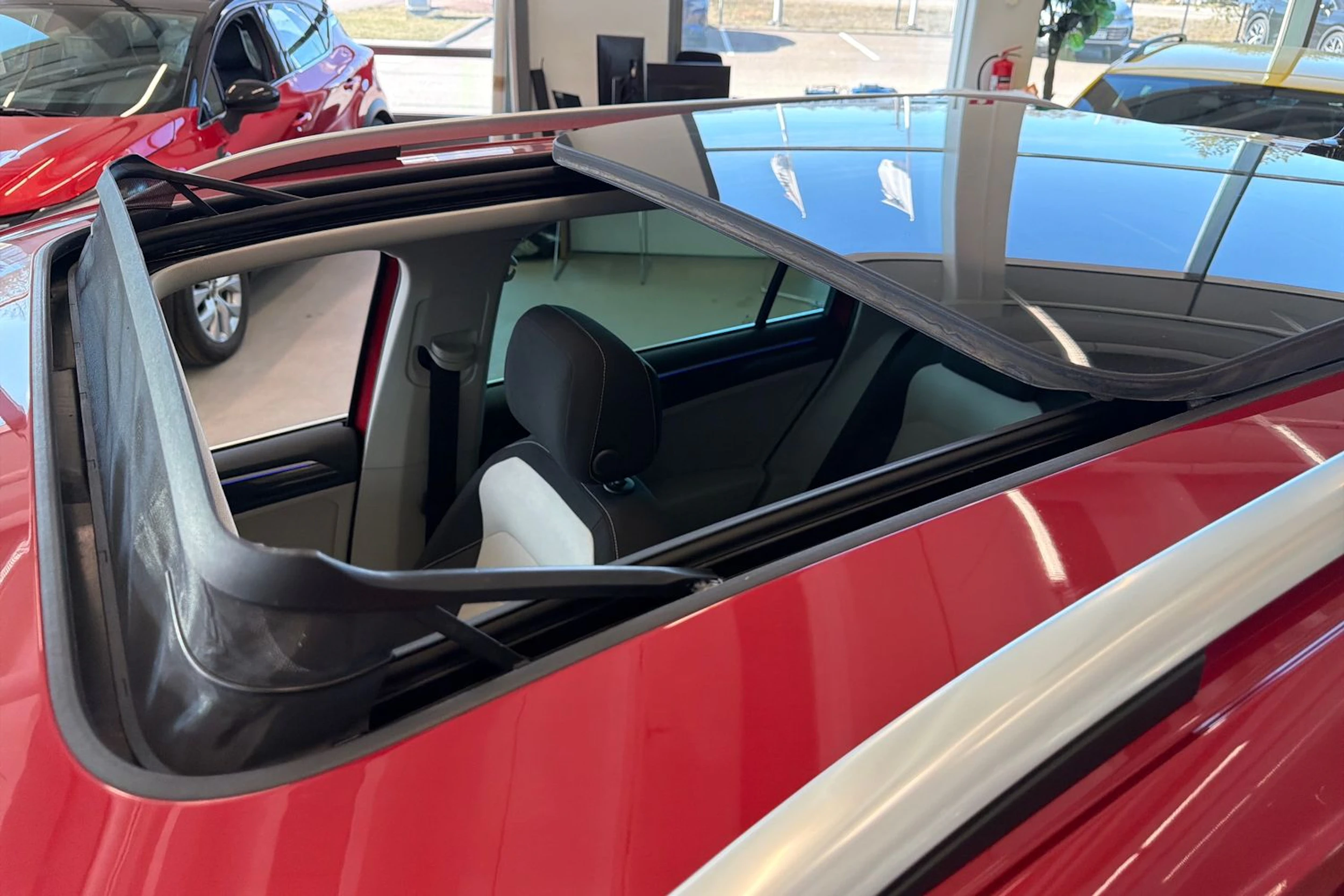 punainen Volkswagen Tiguan 2023 kuva 19.