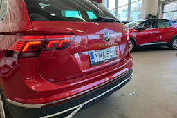 punainen Volkswagen Tiguan 2023 kuva 20.
