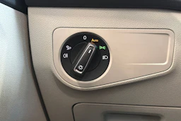 punainen Volkswagen Tiguan 2023 kuva 25.