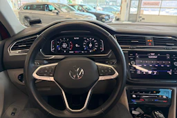 punainen Volkswagen Tiguan 2023 kuva 26.