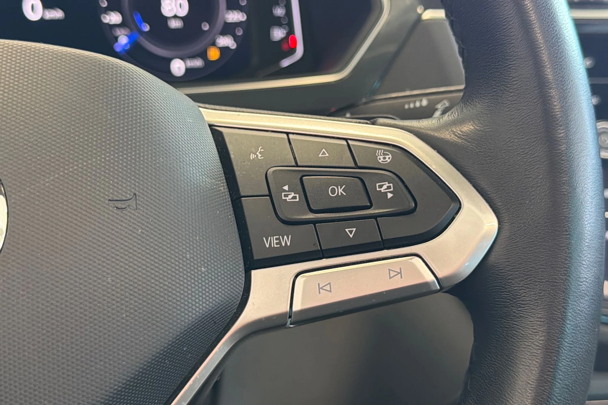 punainen Volkswagen Tiguan 2023 kuva 29.