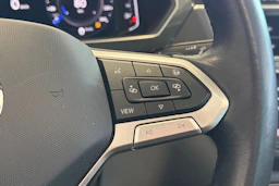 punainen Volkswagen Tiguan 2023 kuva 29.