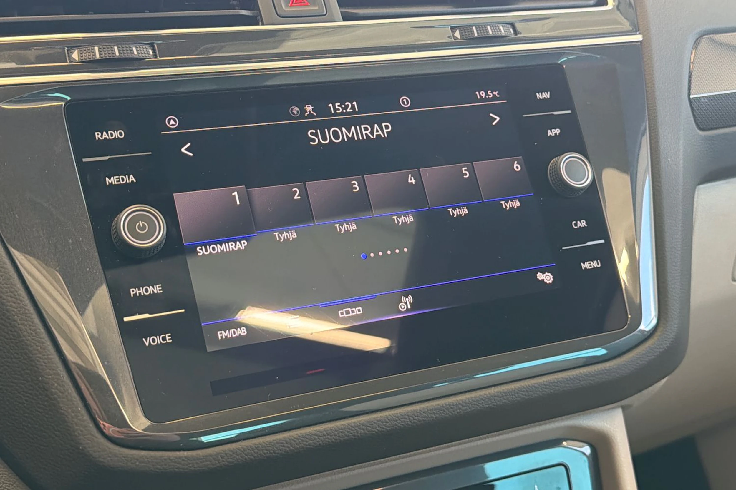 punainen Volkswagen Tiguan 2023 kuva 30.