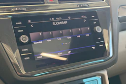 punainen Volkswagen Tiguan 2023 kuva 30.