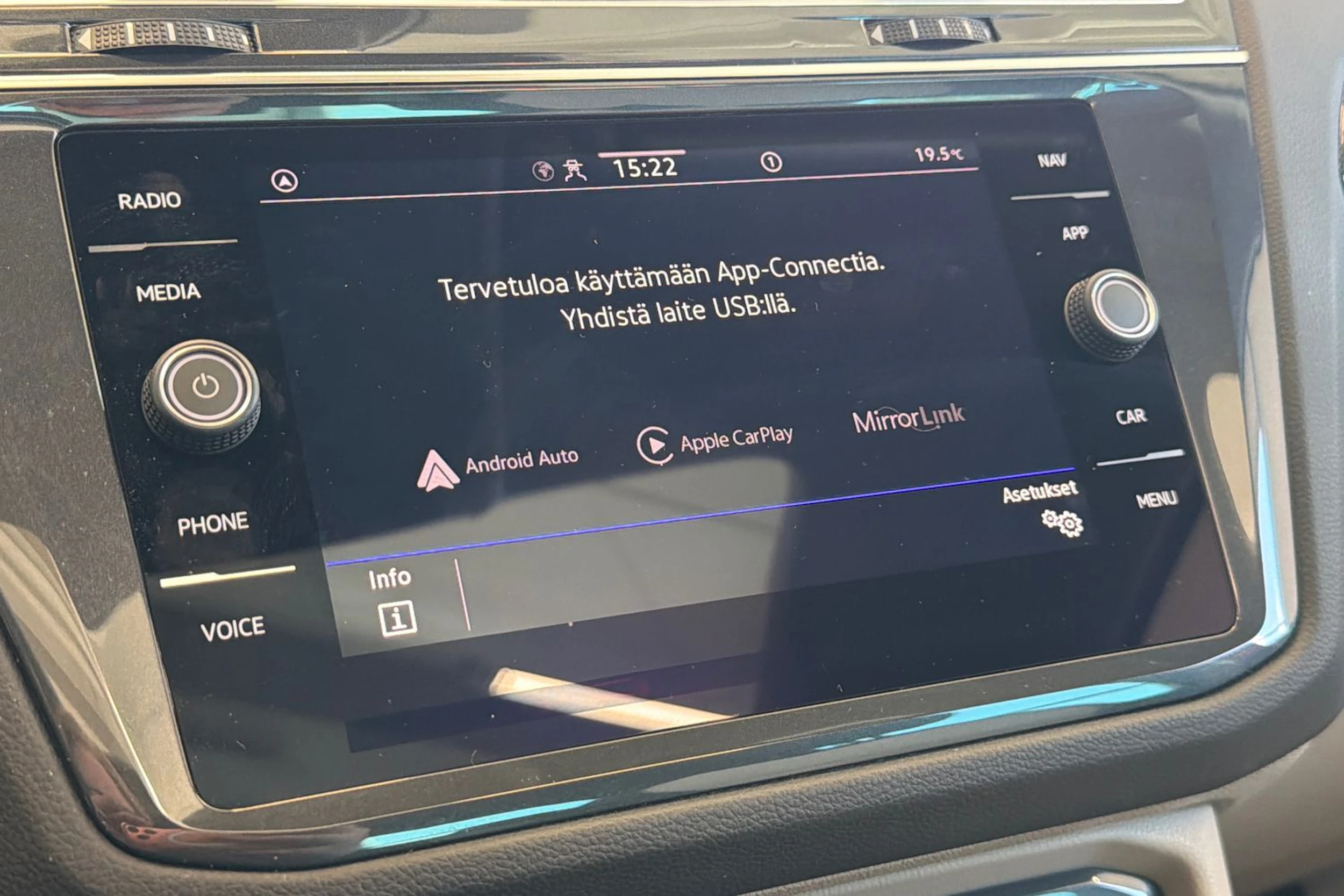 punainen Volkswagen Tiguan 2023 kuva 31.