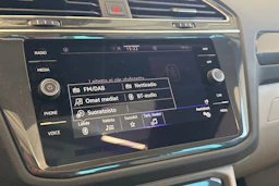 punainen Volkswagen Tiguan 2023 kuva 32.