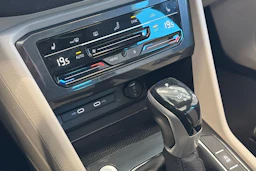 punainen Volkswagen Tiguan 2023 kuva 33.