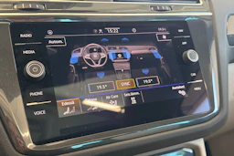 punainen Volkswagen Tiguan 2023 kuva 34.