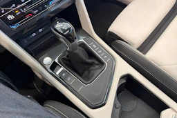 punainen Volkswagen Tiguan 2023 kuva 35.