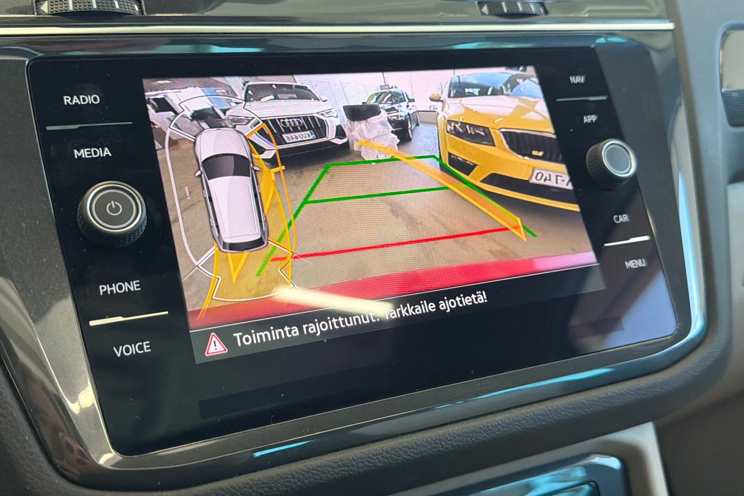 punainen Volkswagen Tiguan 2023 kuva 36.