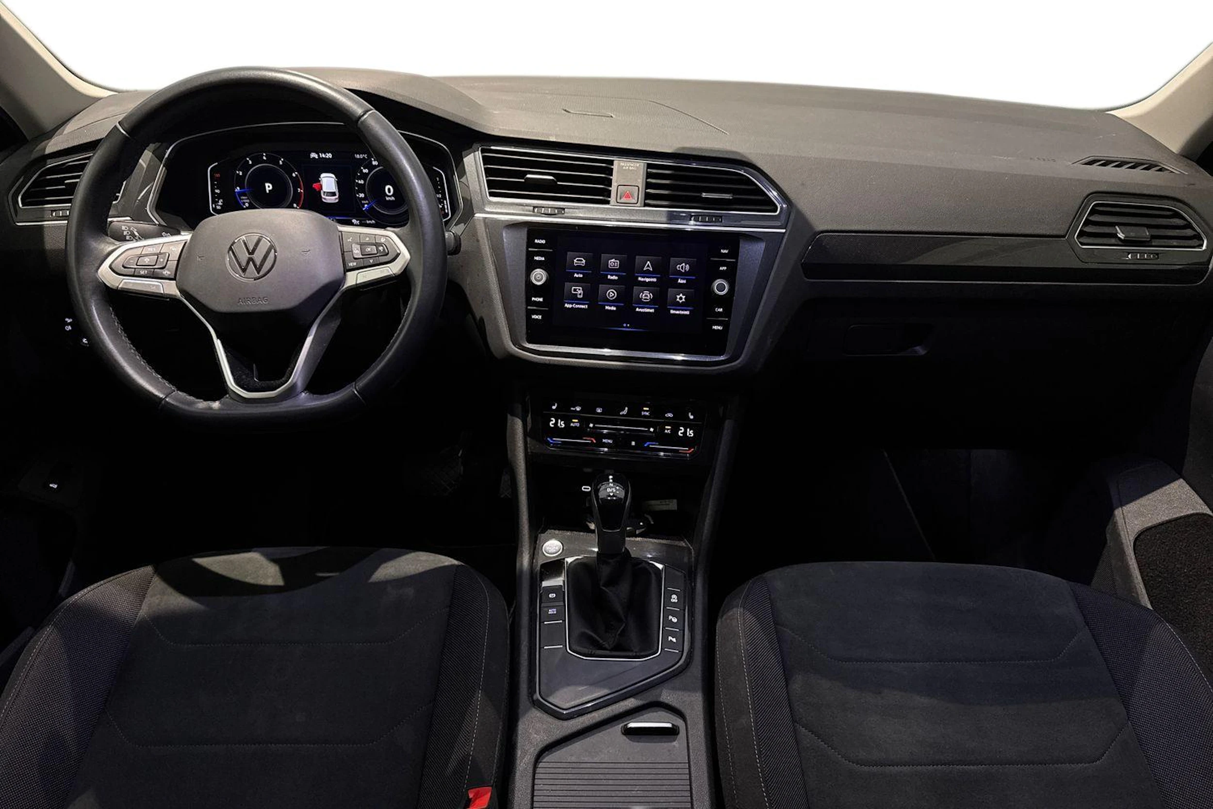 sininen Volkswagen Tiguan 2023 kuva 9.