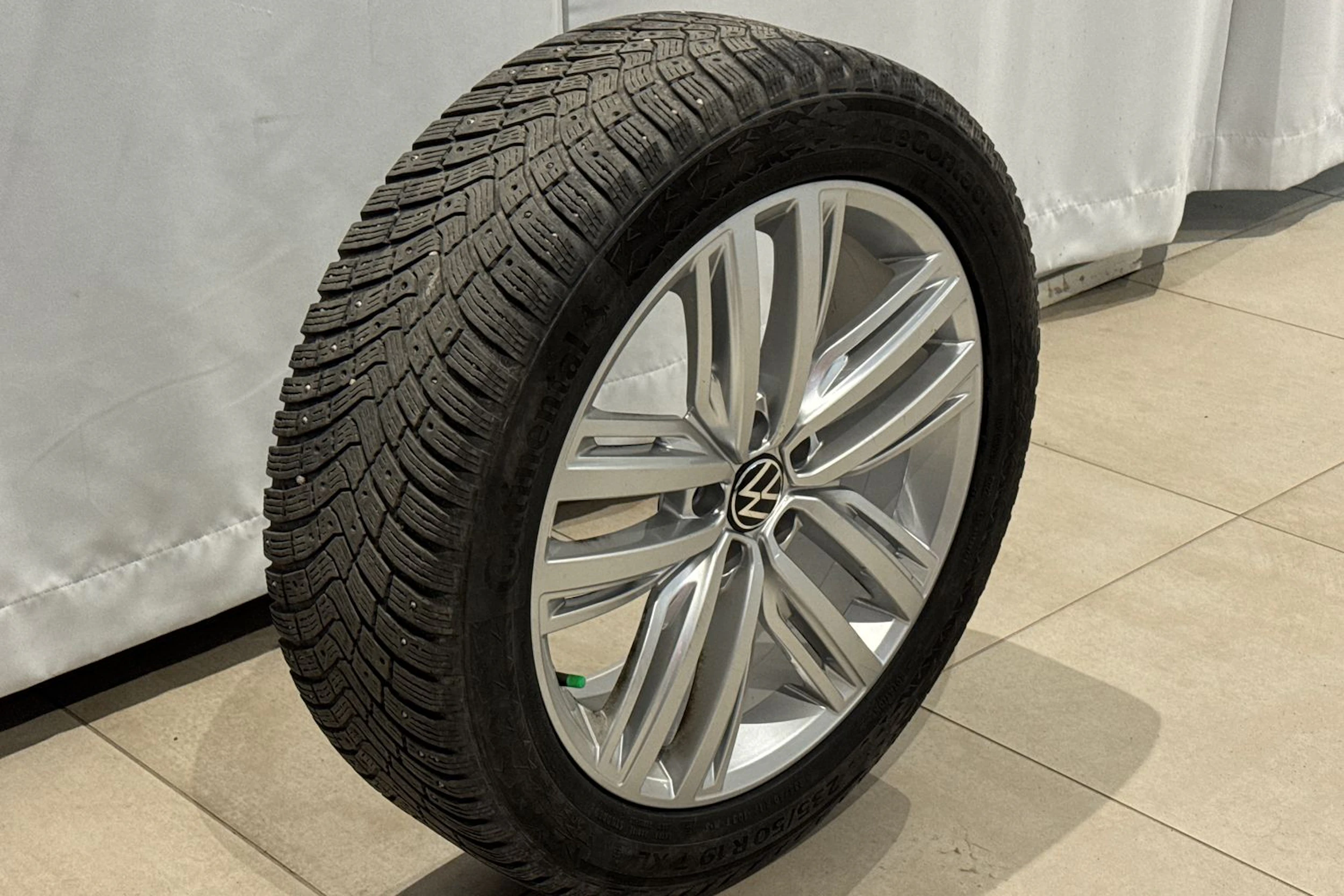 sininen Volkswagen Tiguan 2023 kuva 15.