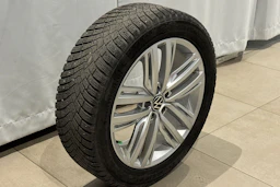 sininen Volkswagen Tiguan 2023 kuva 15.