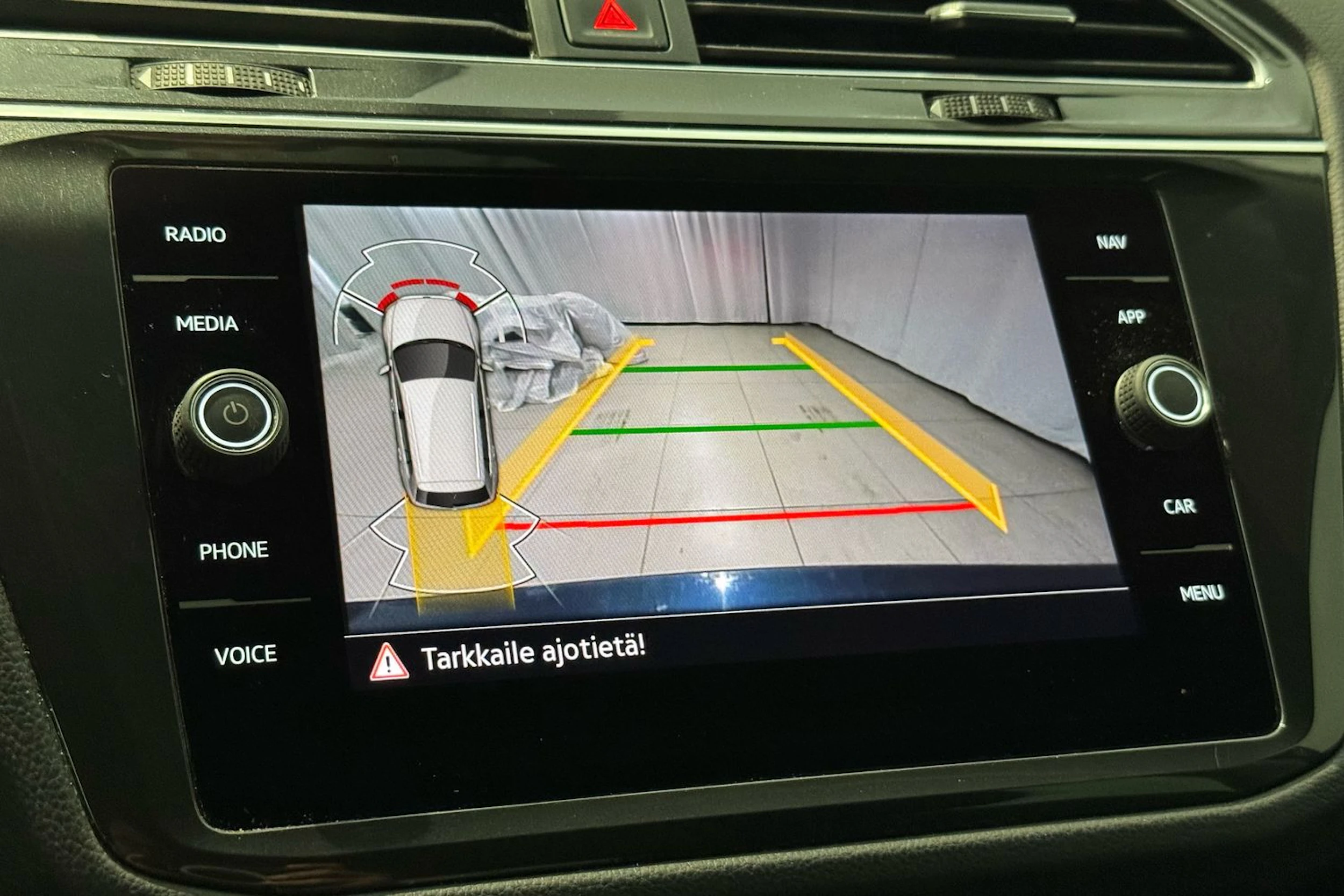 sininen Volkswagen Tiguan 2023 kuva 21.