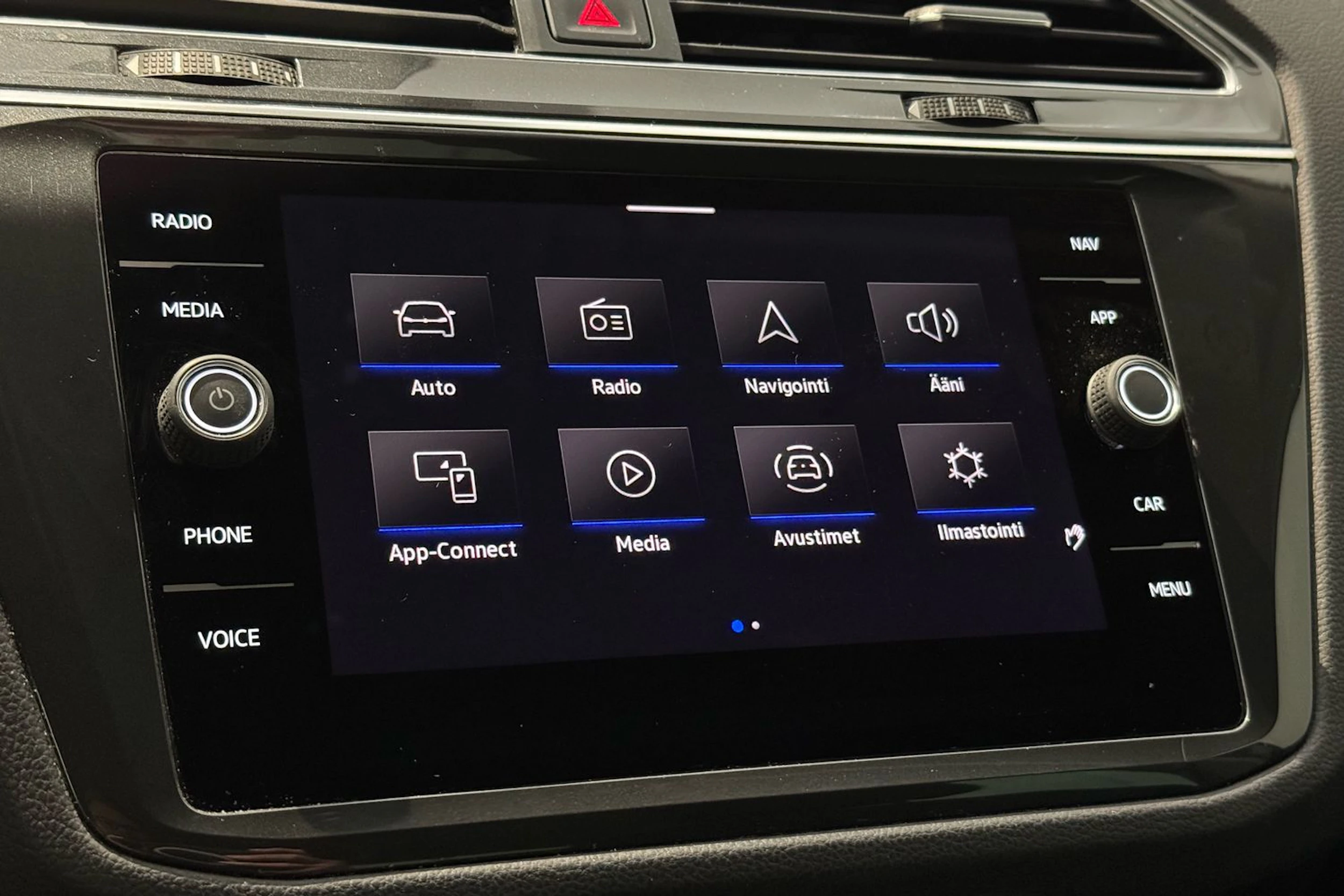 sininen Volkswagen Tiguan 2023 kuva 22.