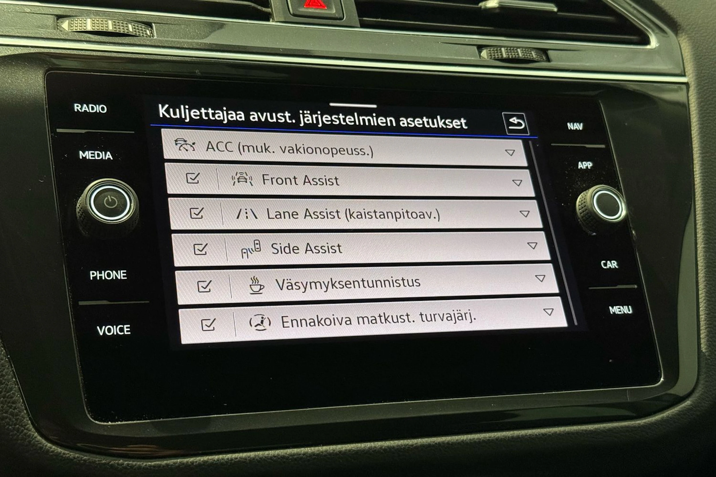 sininen Volkswagen Tiguan 2023 kuva 25.