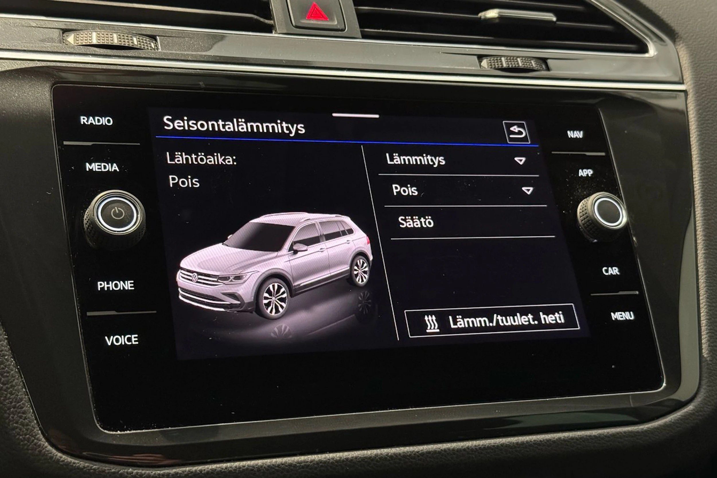 sininen Volkswagen Tiguan 2023 kuva 26.