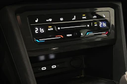 sininen Volkswagen Tiguan 2023 kuva 27.