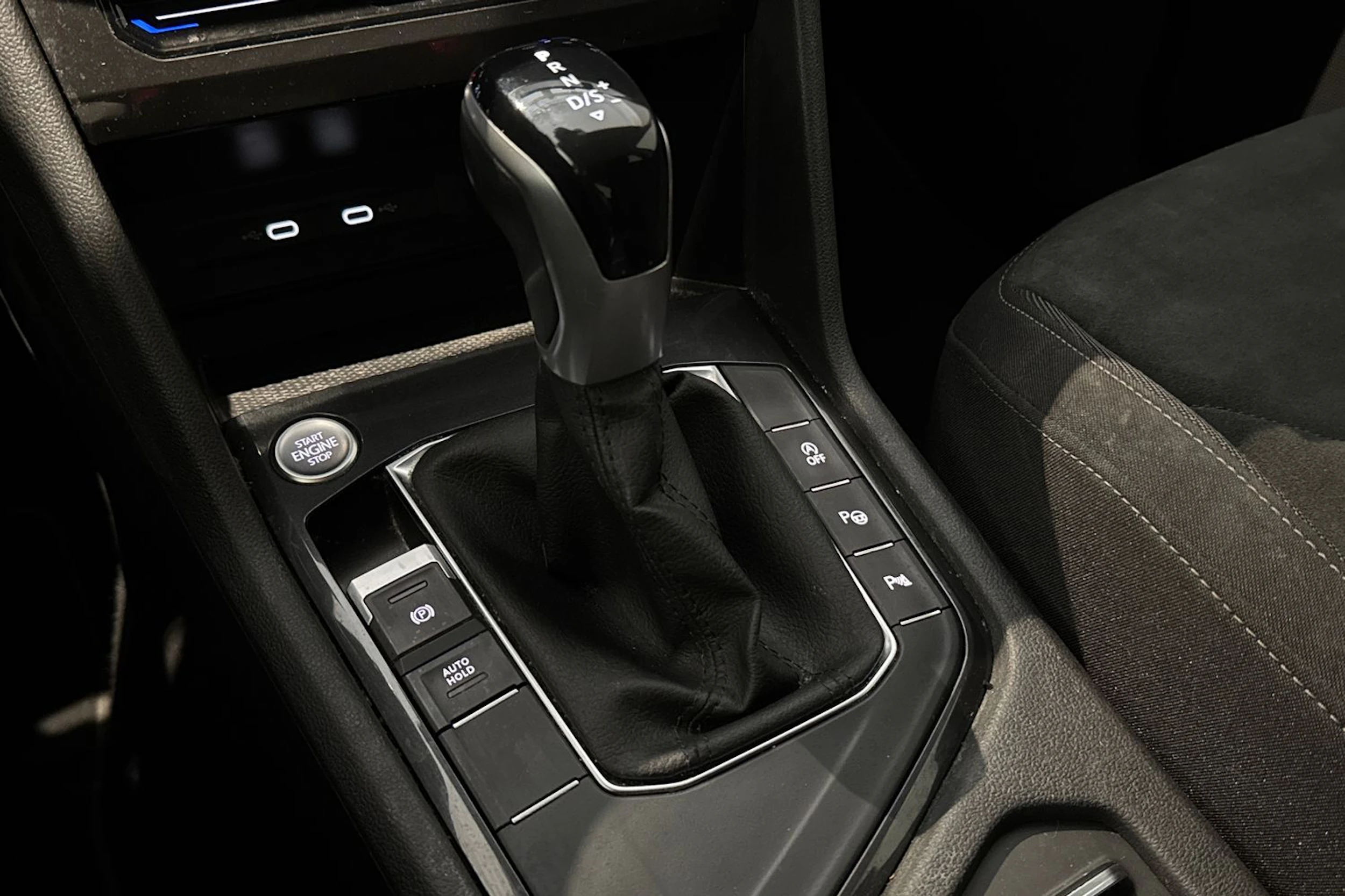 sininen Volkswagen Tiguan 2023 kuva 28.