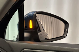 sininen Volkswagen Tiguan 2023 kuva 29.