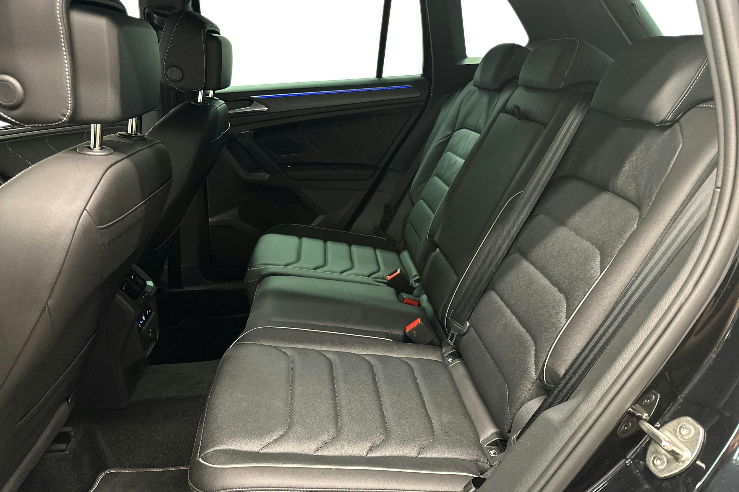 musta Volkswagen Tiguan 2024 kuva 28.