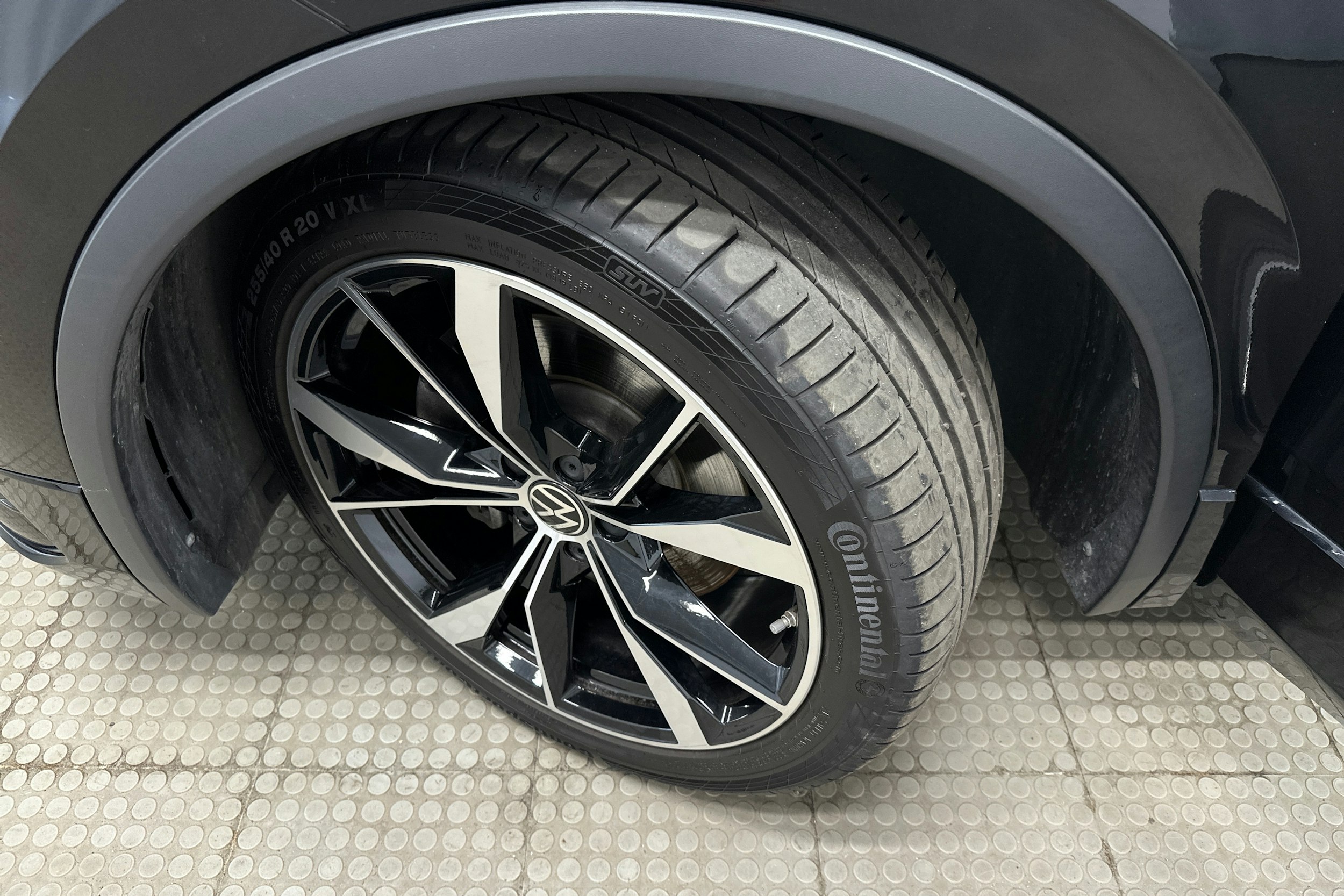 musta Volkswagen Tiguan 2024 kuva 31.