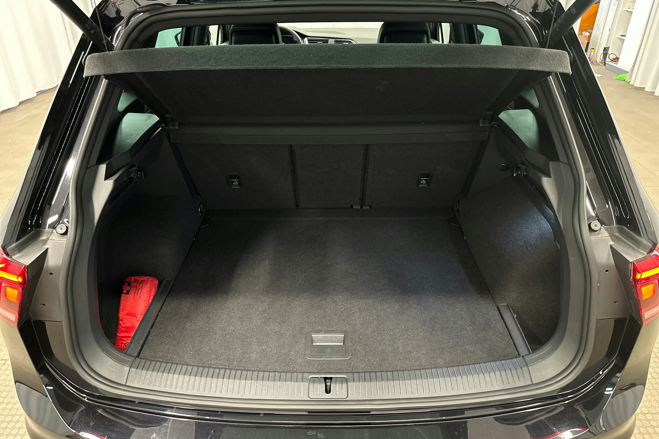 musta Volkswagen Tiguan 2024 kuva 32.