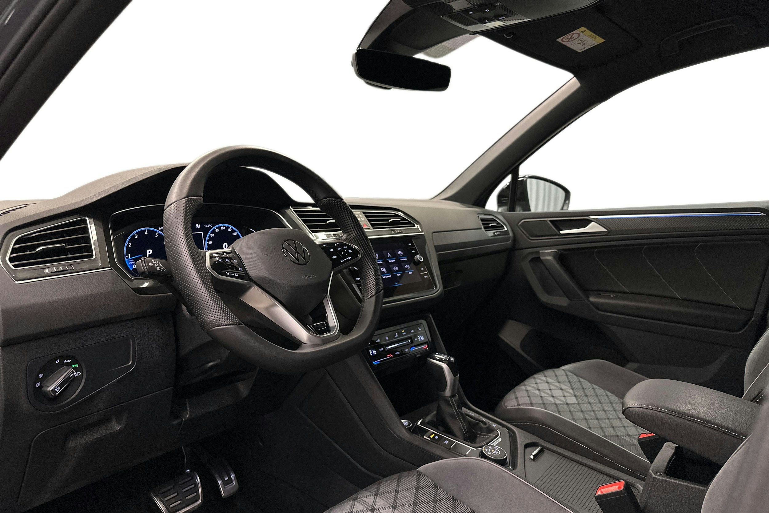 harmaa Volkswagen Tiguan 2024 kuva 6.