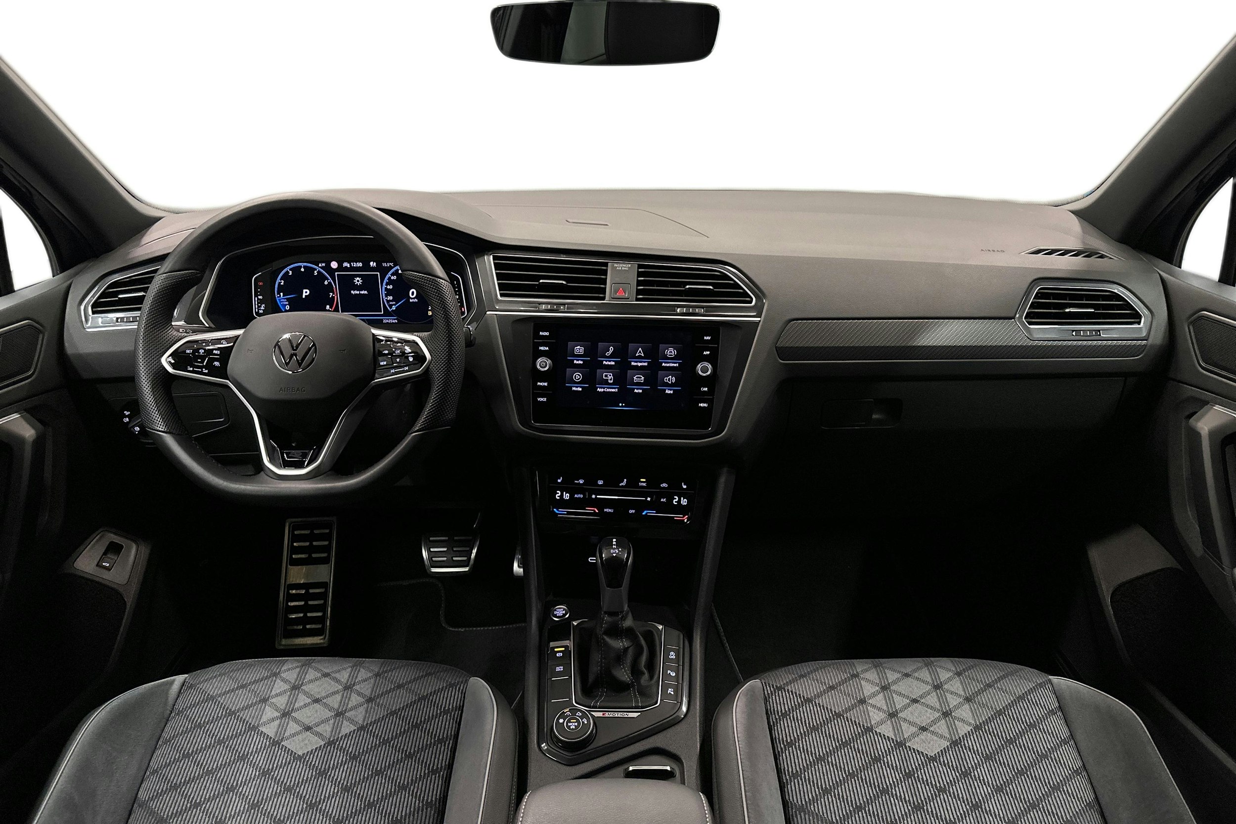harmaa Volkswagen Tiguan 2024 kuva 7.