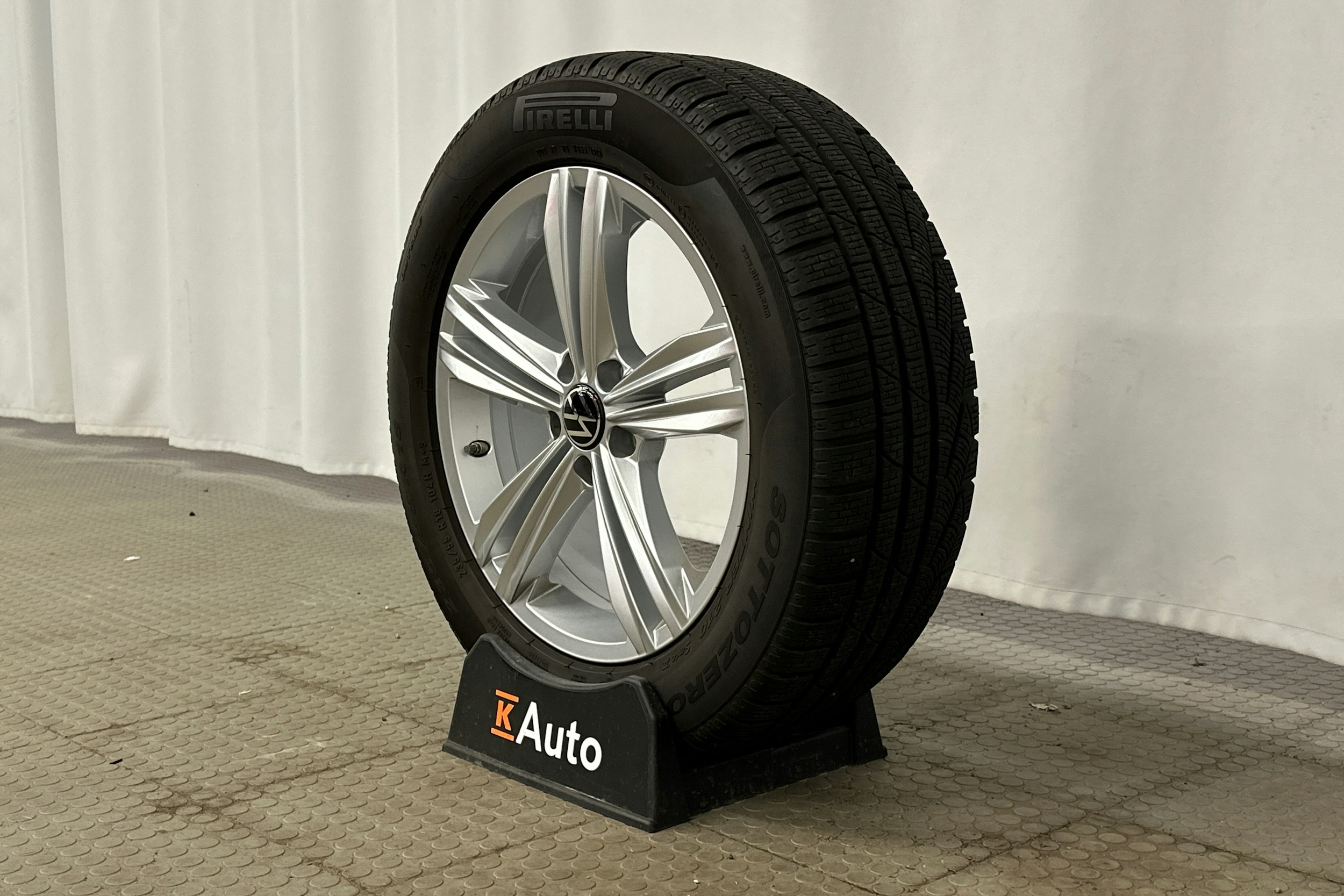 harmaa Volkswagen Tiguan 2024 kuva 10.