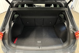 harmaa Volkswagen Tiguan 2024 kuva 11.