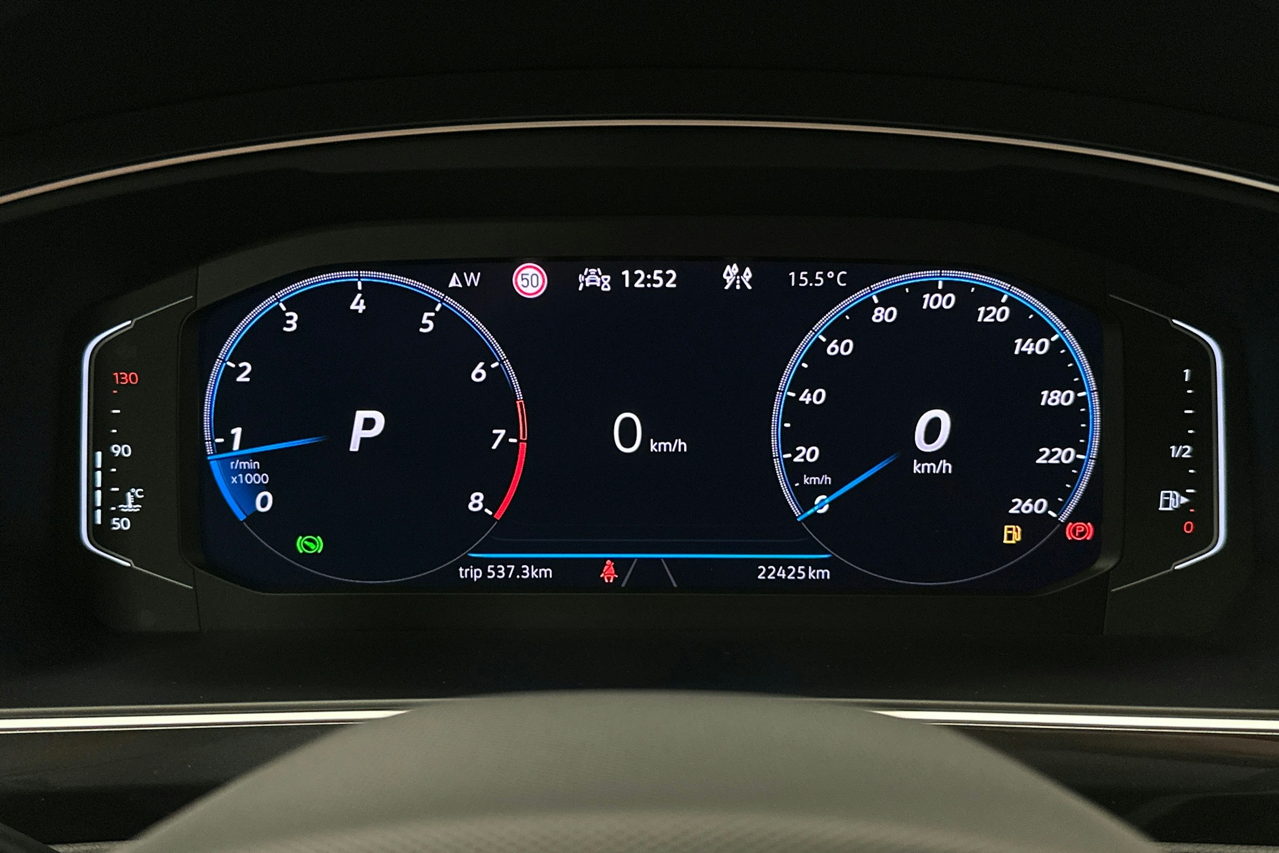 harmaa Volkswagen Tiguan 2024 kuva 19.