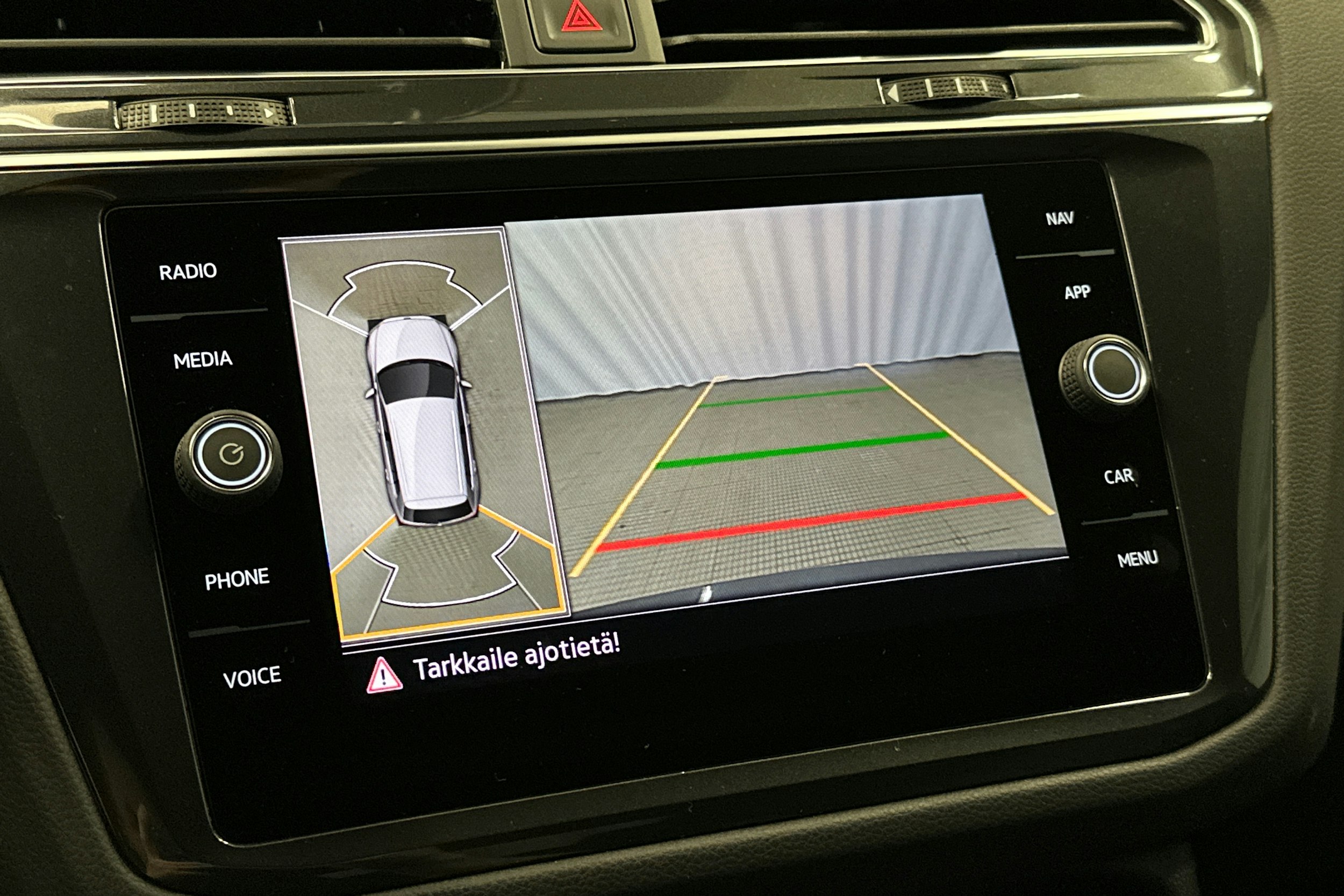 harmaa Volkswagen Tiguan 2024 kuva 24.