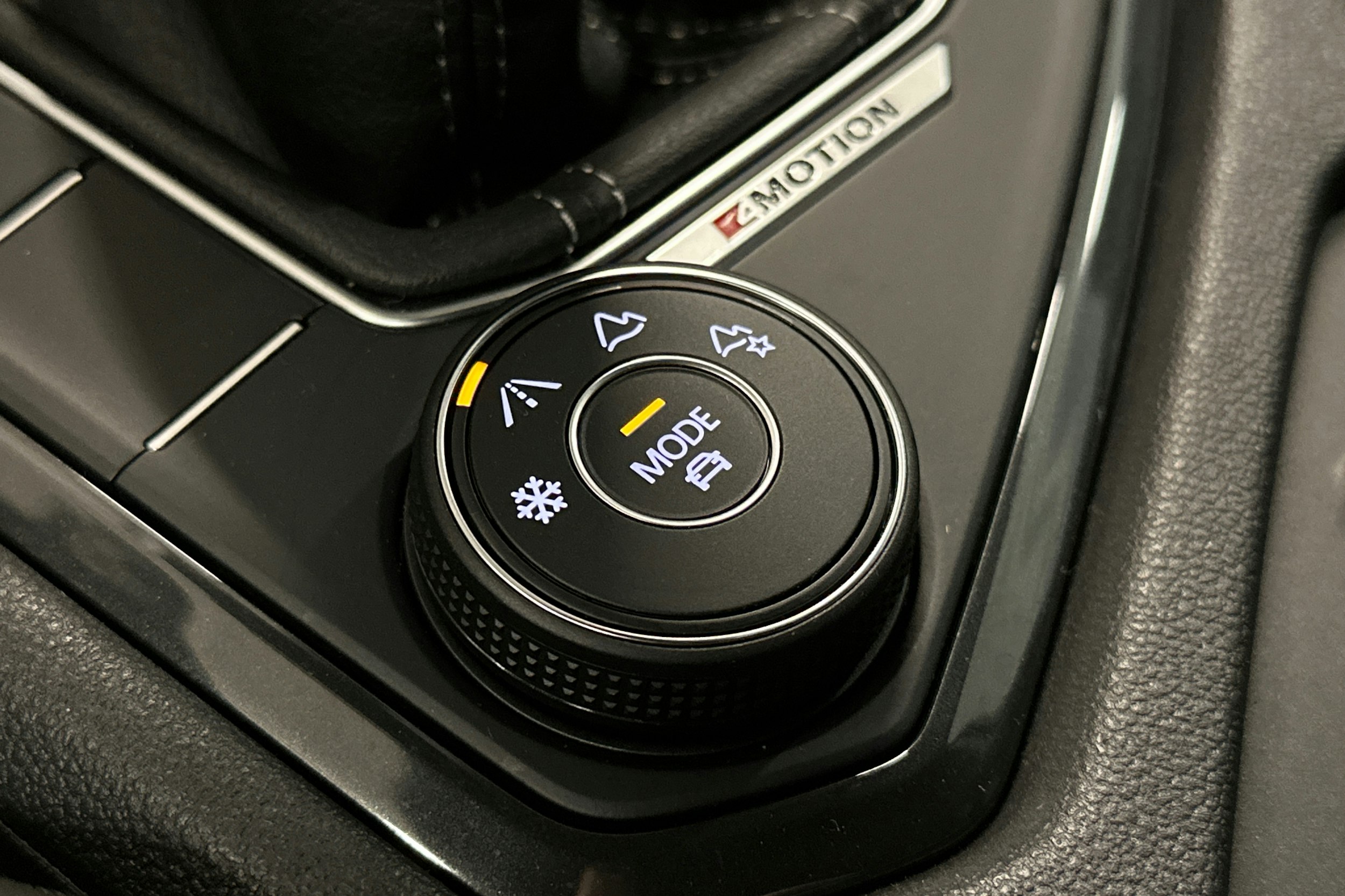 harmaa Volkswagen Tiguan 2024 kuva 26.