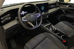 Oranssi Volkswagen Tiguan 2024 kuva 6.