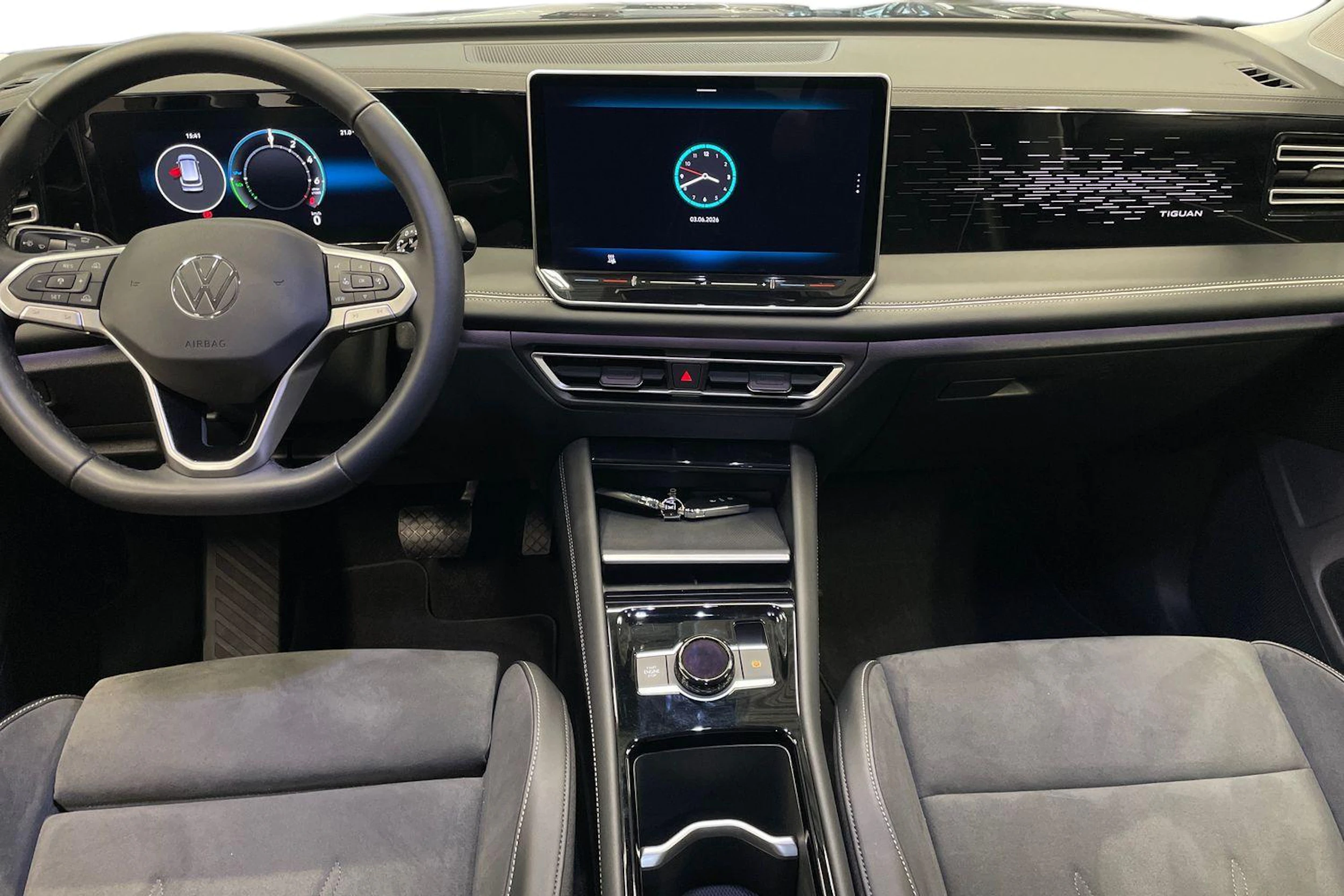 Oranssi Volkswagen Tiguan 2024 kuva 7.