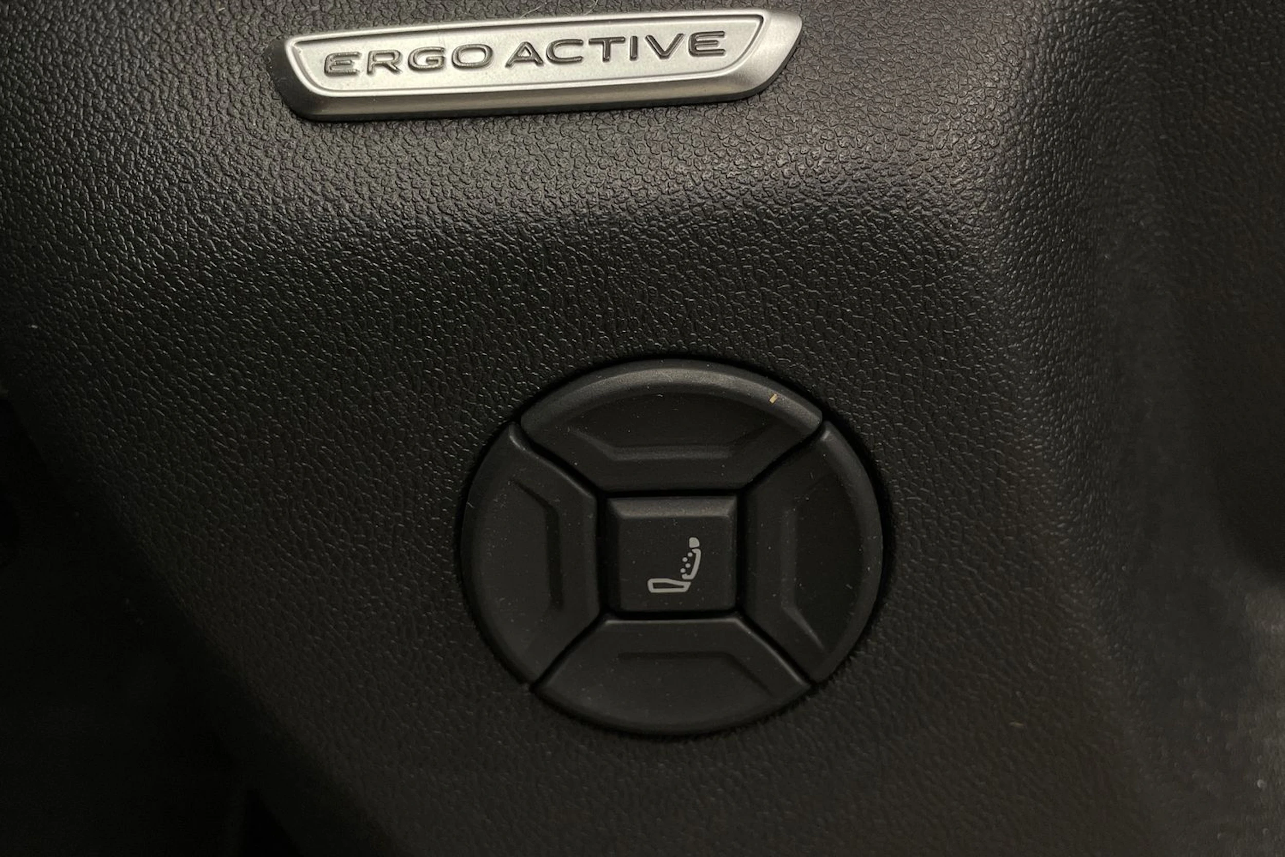 Oranssi Volkswagen Tiguan 2024 kuva 12.