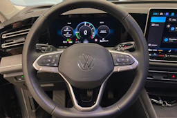 Oranssi Volkswagen Tiguan 2024 kuva 13.