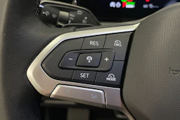 Oranssi Volkswagen Tiguan 2024 kuva 14.